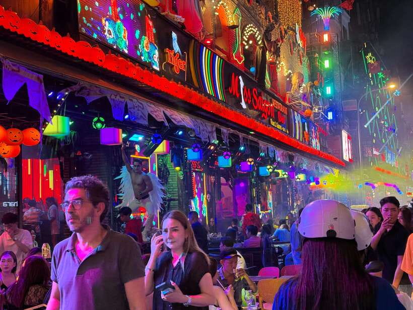 Acoustics Live Music And Saigon Night Life Street Food Tour - Why the small alleys matter