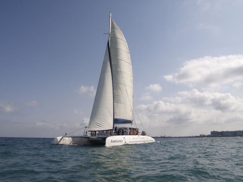 Alicante: Afternoon Cruise with Appetizer and Live Music - Live music, fruit, and a party atmosphere