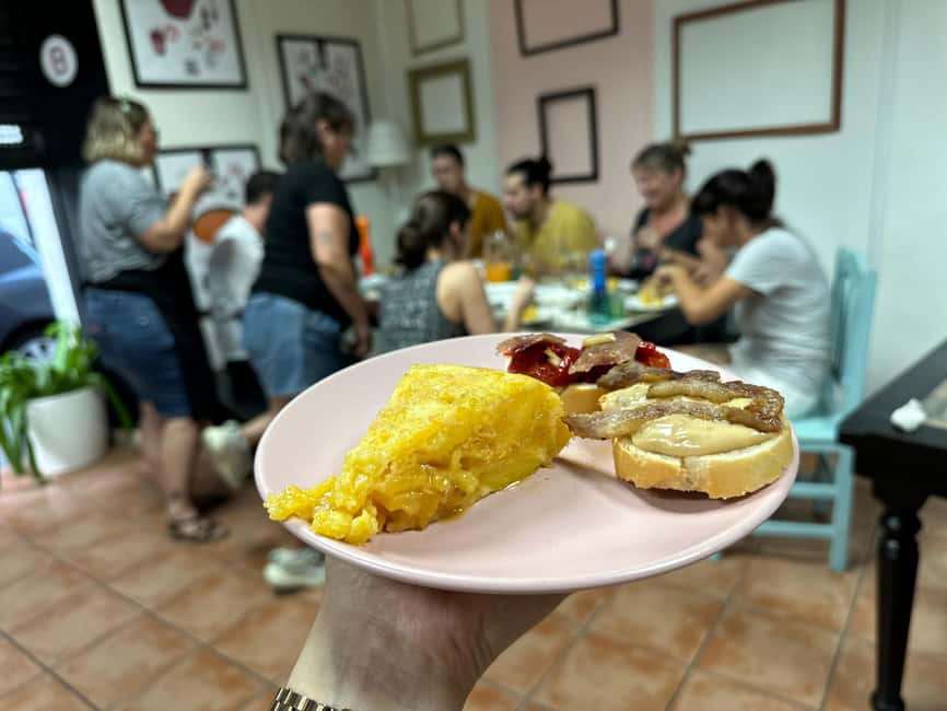 Alicante:Evening Spanish Tapas Cooking Class with Live Music - A Spanish evening built around cooking