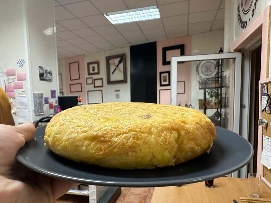 Alicante:Evening Spanish Tapas Cooking Class with Live Music - Comfort, access, and evening planning