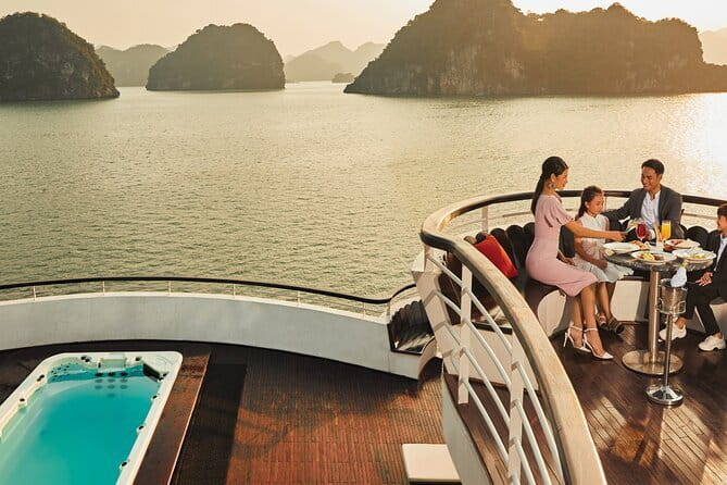 Ambassador Dinner Cruise with Live Music, Firework and Luxe - The 9pm Fireworks Show