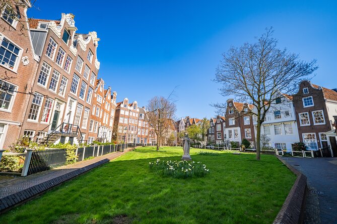 Amsterdam: Christmas Concert of Vivaldi, Mozart, Bach & more - Finding the church in the Begijnhof