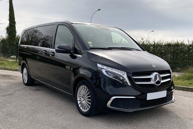 Arrival Transfer: Chopin Airport WAW to Warsaw by Van - The Driver Is More Than a Pair of Hands