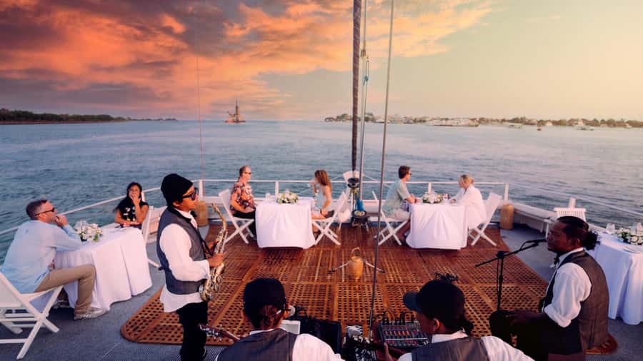 Bali/Benoa: 5-Course Romantic Evening Cruise With Live Music - Practical details for a smoother evening