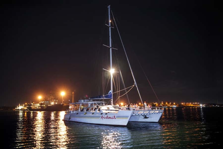 Bali/Benoa: 5-Course Romantic Evening Cruise With Live Music - A three-piece band that takes requests