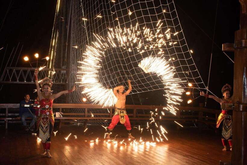 Bali Phinisi Cruise: Sunset Dinner with Live Music & Buffet - What kind of evening is this?