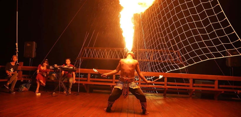 Bali Phinisi Cruise: Sunset Dinner with Live Music & Buffet - Sunset views around Nusa Dua
