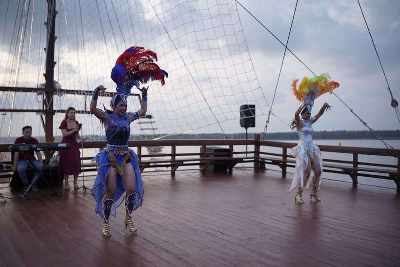 Bali Phinisi Cruise: Sunset Dinner with Live Music & Buffet - Dinner from four buffet counters
