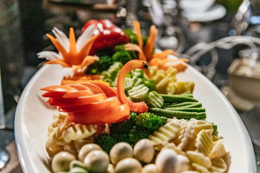 Bangkok: Alangka Luxury Buffet Dinner Cruise With Live Music - The upper deck versus indoor seating