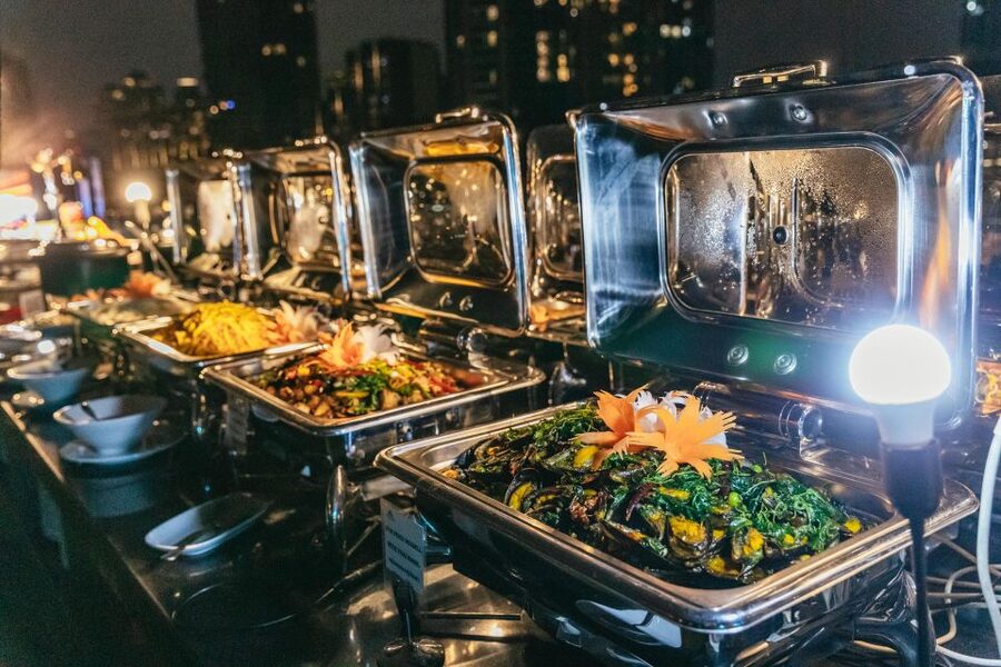 Bangkok: Alangka Luxury Buffet Dinner Cruise With Live Music - Who will enjoy this cruise most?
