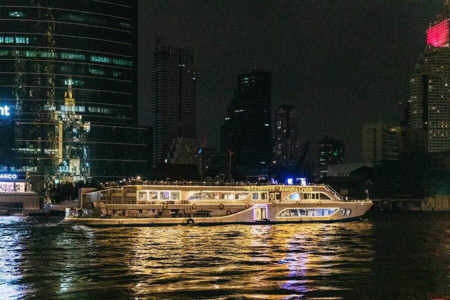 Bangkok: Alangka Luxury Buffet Dinner Cruise With Live Music - Should you book the Alangka cruise?