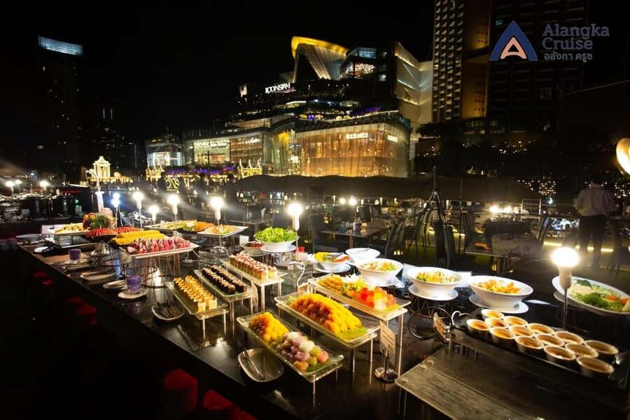 Bangkok: Alangka Luxury Cruise with Buffet and Live Music - Wat Pho and the Grand Palace from the river