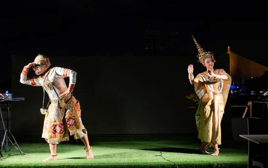 Bangkok: Alangka Luxury Cruise with Buffet and Live Music - Choosing your table and finding the best view