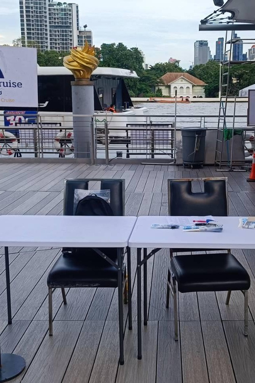 Bangkok: Alangka Luxury Cruise with Buffet and Live Music - Music, dance, and the overall mood