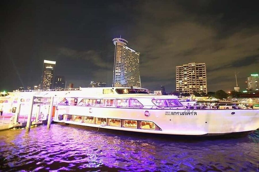 Bangkok: Evening Dinner Cruise with Live Music Chao Phraya - Key points to know before booking
