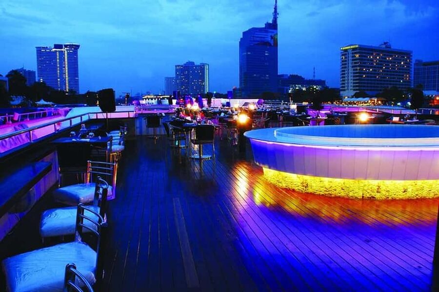 Bangkok: Evening Dinner Cruise with Live Music Chao Phraya - Live music and a short Thai cultural show