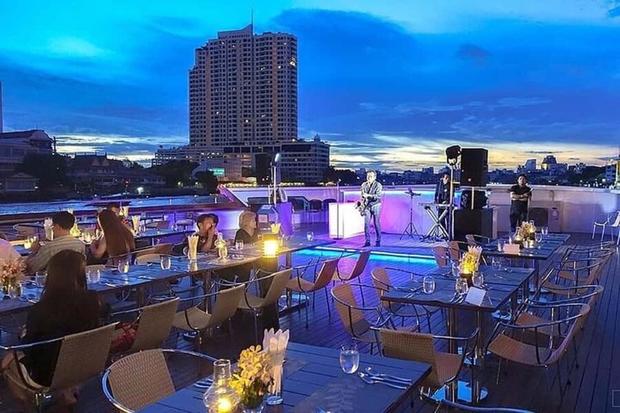 Bangkok: Evening Dinner Cruise with Live Music Chao Phraya - What the two-hour route actually includes
