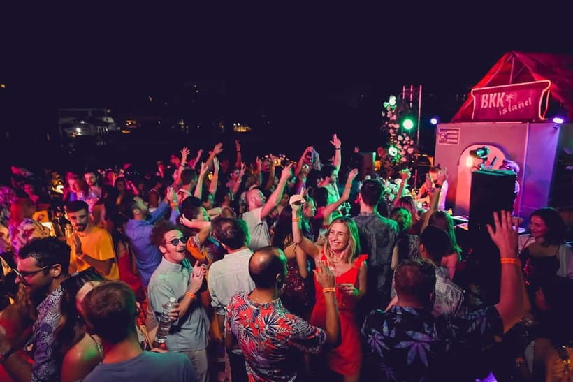 Bangkok: Party Boat Cruise with DJ and Live Music - Starting at a Thai Temple at 6:30 PM