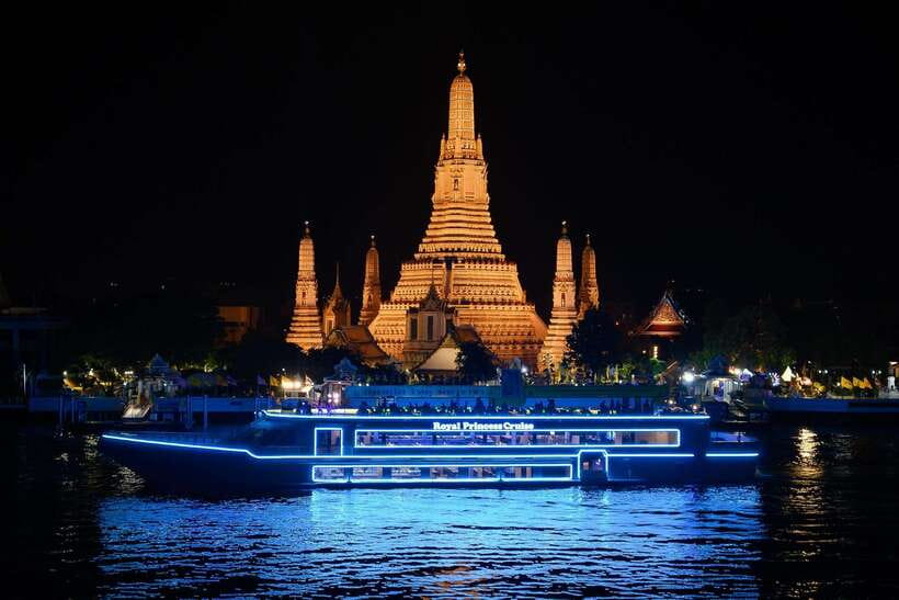 Bangkok: Royal Princess River Dinner Cruise with Live Music - Boarding, seating, and the three deck setup