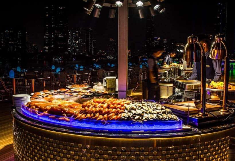 Bangkok: Royal Princess River Dinner Cruise with Live Music - The buffet: broad choice, busy opening minutes