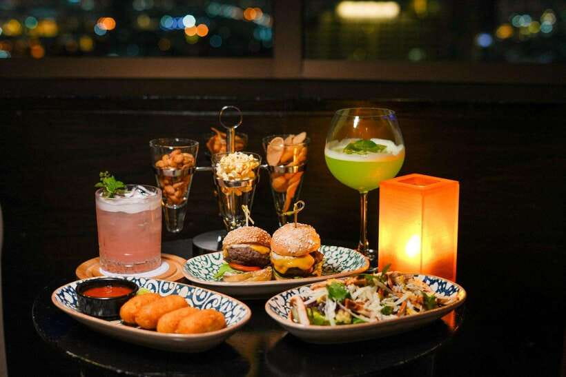 Bangkok: ThreeSixty Jazz Lounge at Millennium Hilton - What the 90-minute visit feels like