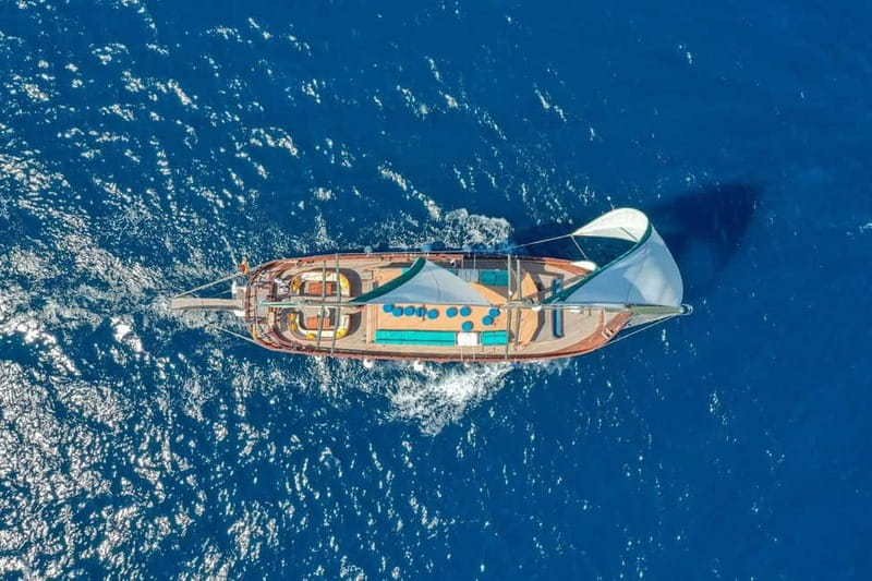 Barcelona: Sunset Sailing Cruise with Live Music - Live Music: A Pleasant Bonus, Not a Concert