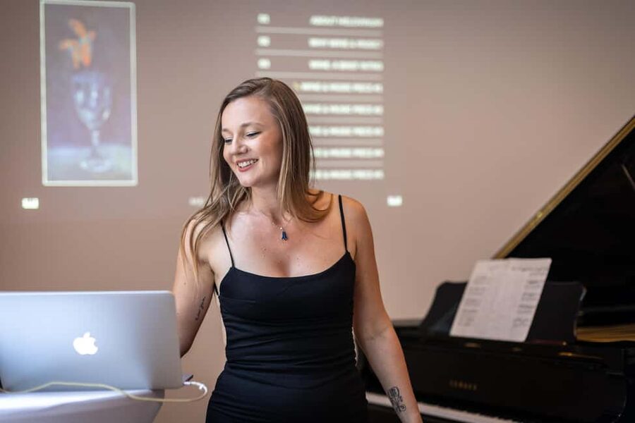 Barcelona: Taste 5 Spanish Wines paired with Live Music - Five wines, five pieces, and one grand piano