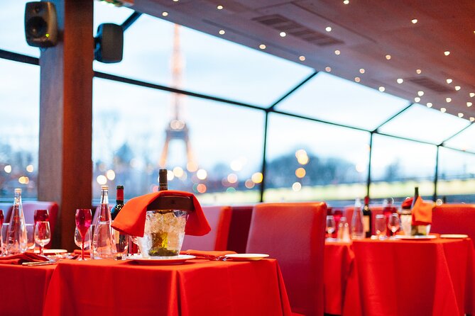 Bateaux Mouches Dinner Cruise on the Seine River in Paris - What the two menu levels really change