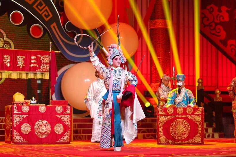 Beijing: Must-See Peking Opera at Liyuan Theatre Ticket - The Makeup and Costume Preparation