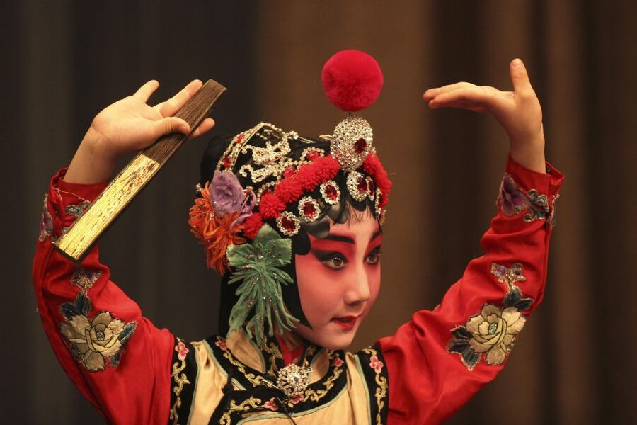 Beijing: Night Tour Of Peking Opera Show / Transfer - The theater experience from 19:30 to 20:40