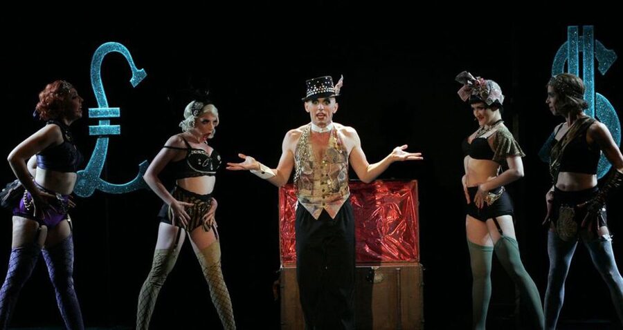 Berlin: Cabaret – The Berlin Musical at Tipi am Kanzleramt - A Berlin cabaret evening beside the Reichstag