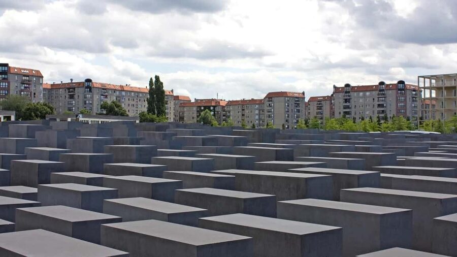 Berlin: Historical Walking Tour with Live Music - Why music changes the way you see central Berlin
