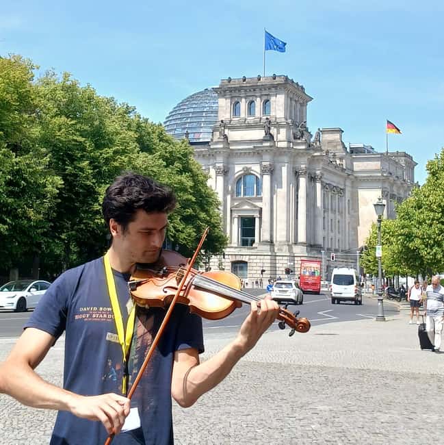 Berlin: Historical Walking Tour with Live Music - Brandenburg Gate: a symbol with several chapters