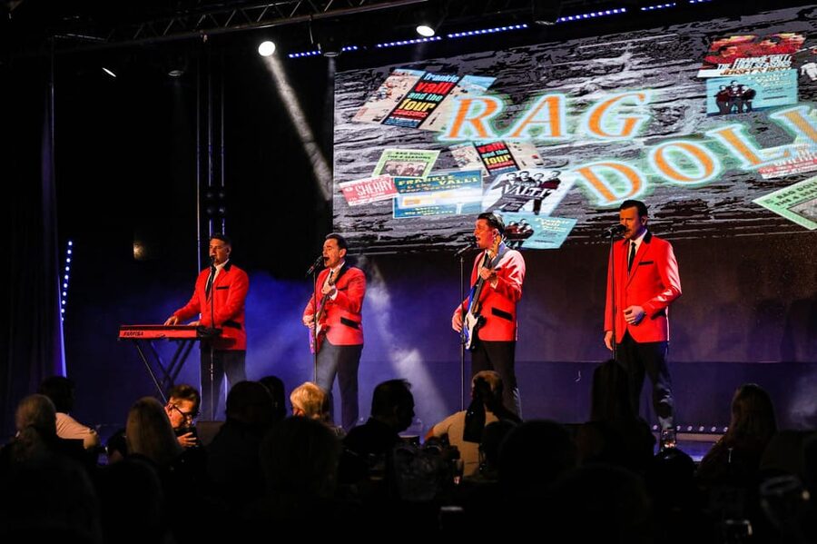 Blackpool: The Jersey Beats - Oh What A Nite! Music Show - The interval and the second half