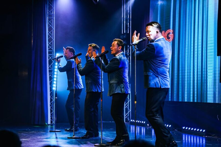 Blackpool: The Jersey Beats - Oh What A Nite! Music Show - What happens when the curtain goes up