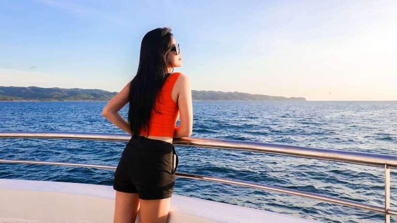 Boracay: Scenic Sunset Cruise with Live Music - Setting Sail Along Boracay’s White Beach