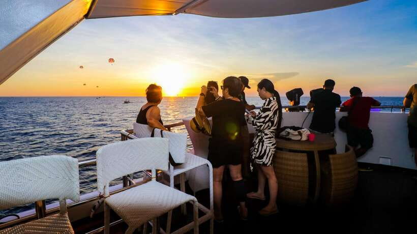 Boracay: Scenic Sunset Cruise with Live Music - The 3 p.m. Meeting Point and Boat Transfer