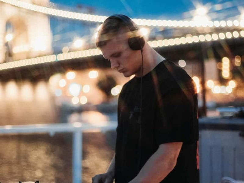 Budapest: BBQ Dinner Cruise w/ Live Music & Unlimited Drinks - Why this Danube dinner cruise works for a special evening