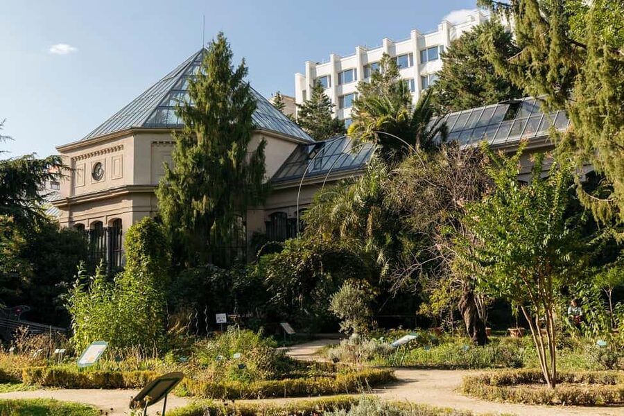 Budapest: Best Gardens Walking Tour & Folk Music Performance - Heroes’ Square and City Park in one connected visit
