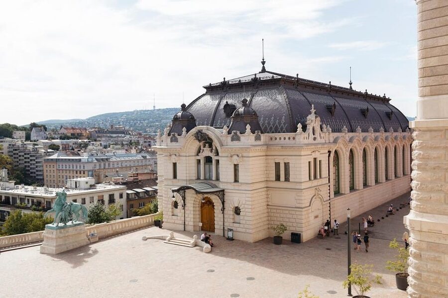Budapest: Buda Castle Walking Tour & Folk Music Performance - Fisherman’s Bastion and the best city views