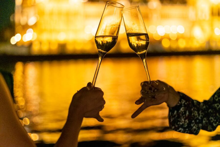 Budapest: Candlelit Dinner River Cruise with Live Music - What you’ll see during the 2.5-hour route