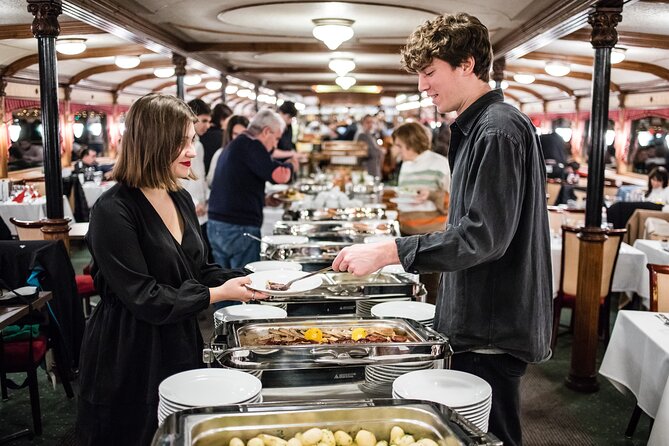 Budapest Danube Cruise and Dinner Options, Live Music and Dance - The music and dance are the evening’s strongest feature