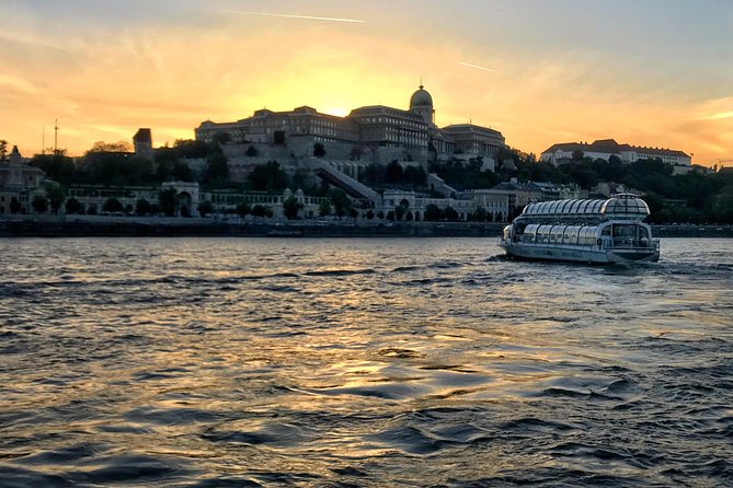 Budapest Danube River Candlelit Dinner Cruise with Live Music - Comfort, seating, and weather