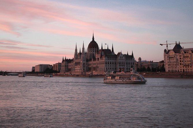 Budapest Danube River Candlelit Dinner Cruise with Live Music - Who should book this evening?