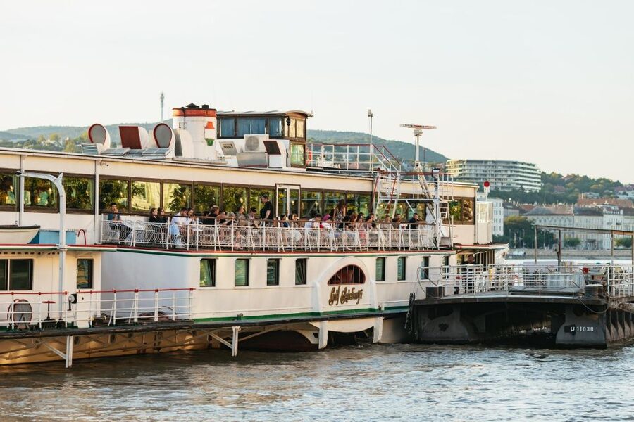 Budapest: Danube River Cruise with Dinner and Prosecco - Key points to know before booking