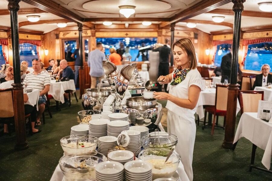 Budapest: Danube River Cruise with Dinner and Prosecco - Live Hungarian music and dancing at your table
