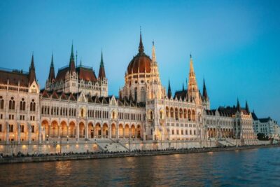 Budapest: Danube River Cruise with Dinner and Prosecco