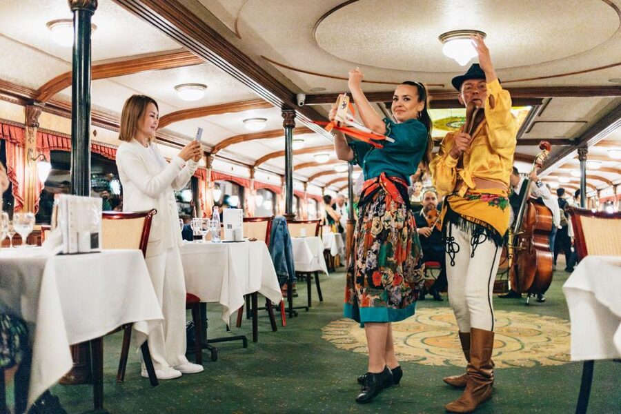 Budapest: Dinner Cruise with Live Music and Folk Dance Show - Who should book this evening?