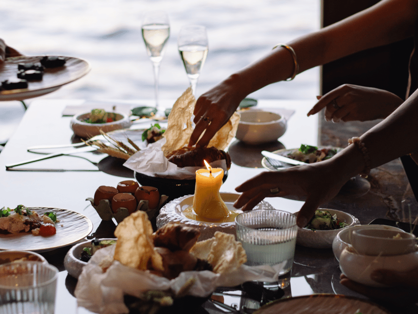 Budapest: Dinner Cruise with Live Music & Unlimited Drinks - A Stylish Boat With Room to Breathe