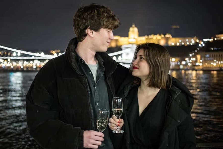 Budapest: Evening Cruise including Drinks and Live Music - Why Budapest looks so good from the Danube at night